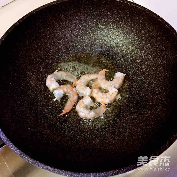 虾仁炒饭的做法步骤:2