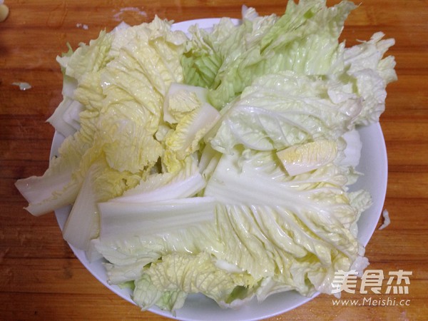 油豆腐塞肉炖白菜的做法步骤：2