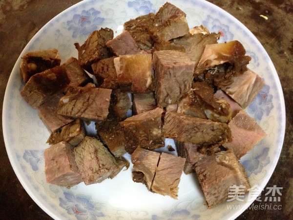 咖喱牛肉盖浇饭的做法步骤:2