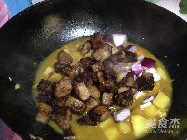 咖喱牛肉盖浇饭的做法步骤:12
