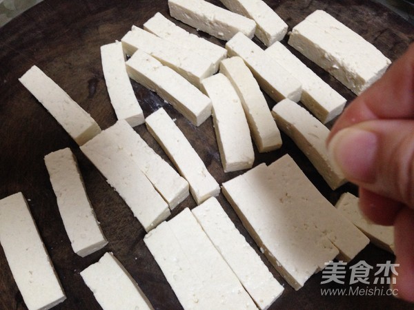 鱼香脆皮豆腐的做法步骤:2