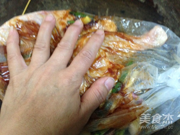 蜜汁叉烧烤鸡腿的做法步骤:4