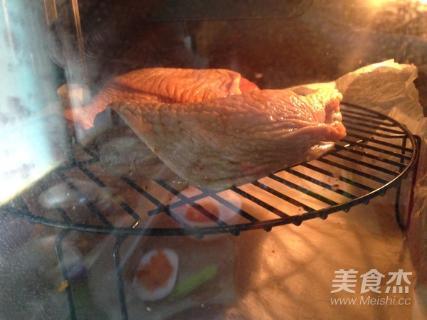 蜜汁叉烧烤鸡腿的做法步骤:6