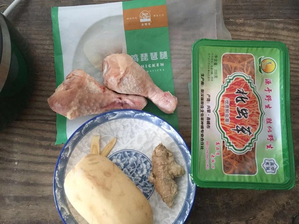 虫草花莲藕鸡腿汤的做法步骤：1