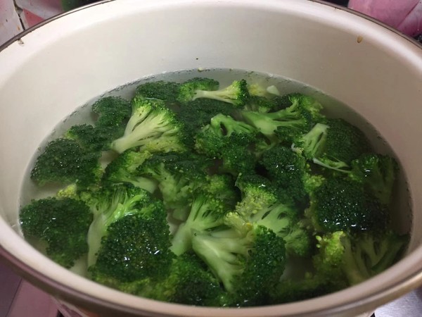 素炒西兰花的做法步骤:6