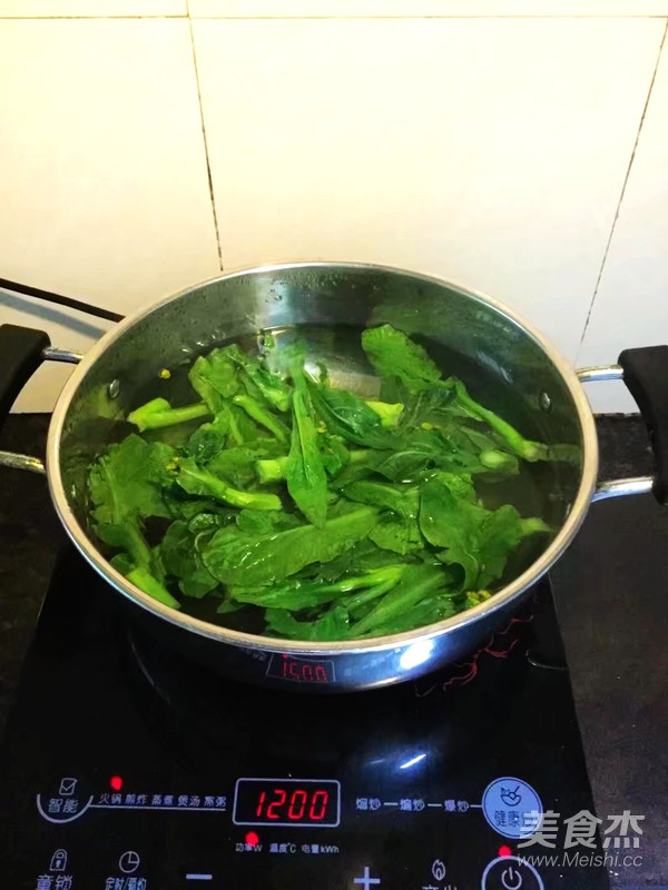 菜心鸡蛋炒面的做法步骤：3