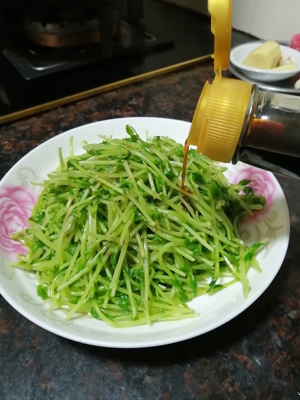 白灼豌豆苗的做法步骤：5