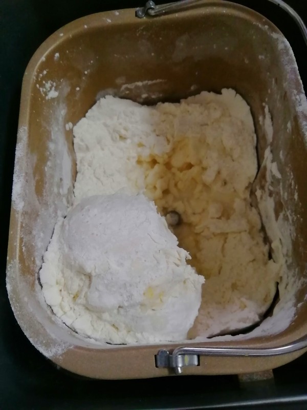 美味又健康还有不错的颜值~~南瓜老面包子的做法步骤:4
