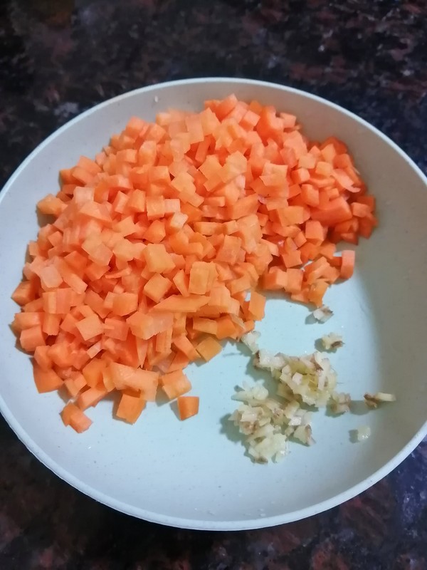 妈妈的味道~~虾仁炒饭的做法步骤：4