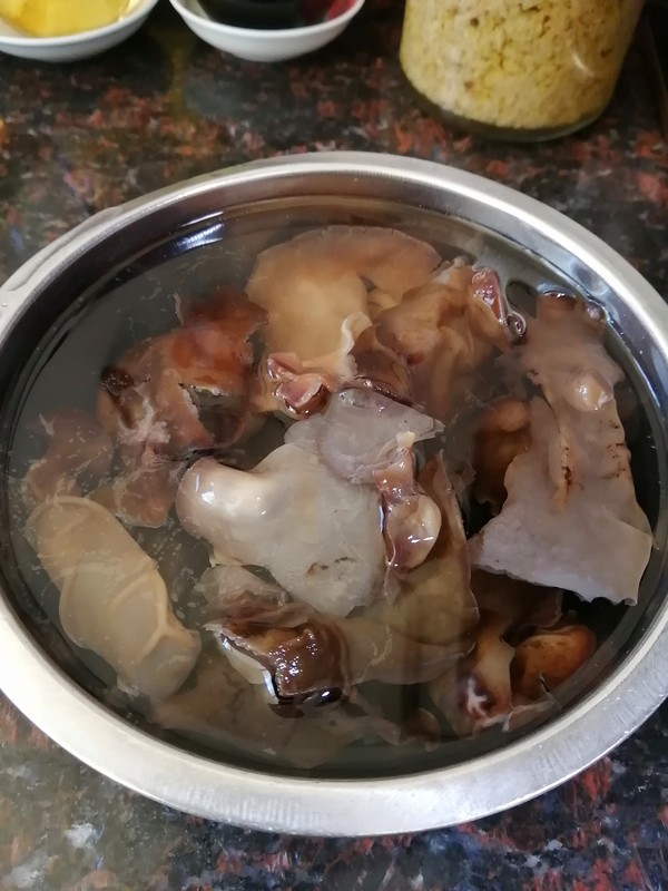 简简单单也不失美味~~木耳炒肉丝的做法步骤：1