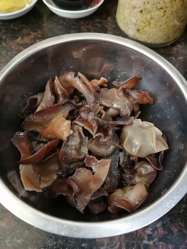 简简单单也不失美味~~木耳炒肉丝的做法步骤:2