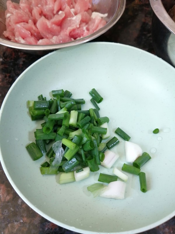 简简单单也不失美味~~木耳炒肉丝的做法步骤:4