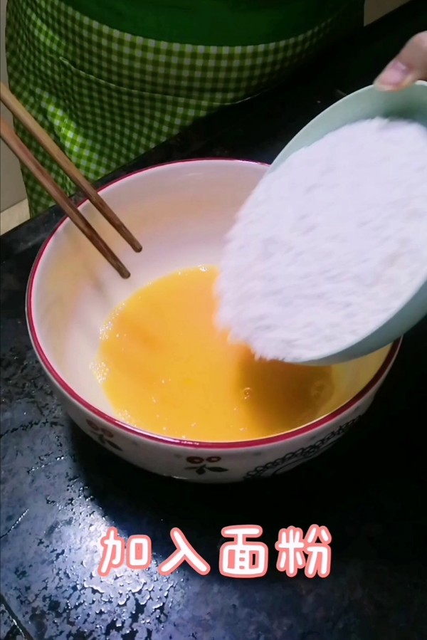 菠萝汁鸡蛋饼的做法步骤：5