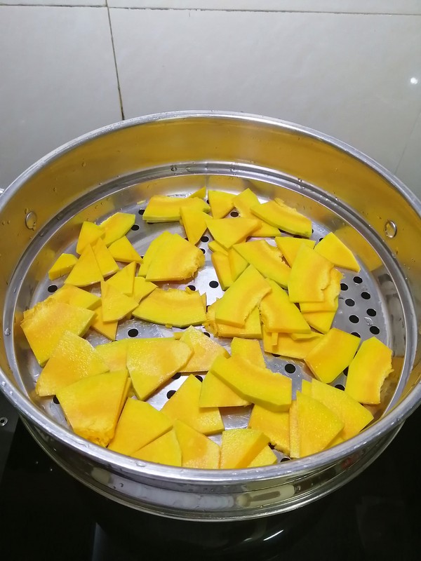 洋葱包子的做法步骤：1