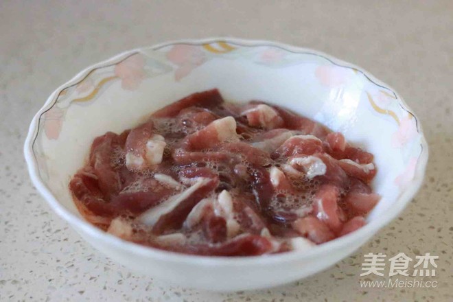 焦溜肉段的做法步骤：1