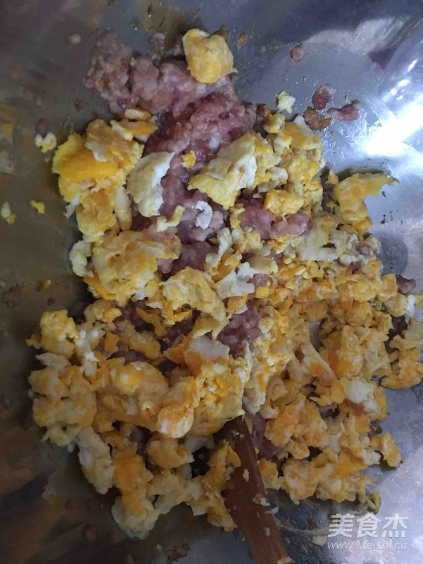 蒜苔鸡蛋虾米五花肉海带包子的做法步骤:19