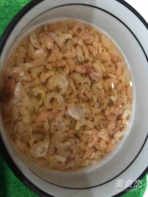 蒜苔鸡蛋虾米五花肉海带包子的做法步骤:19