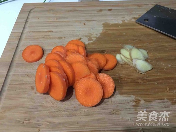 蒜苔鸡蛋虾米五花肉海带包子的做法步骤:19