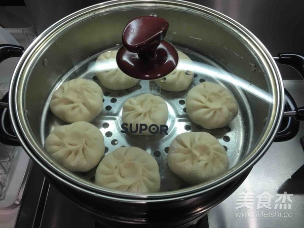 蒜苔鸡蛋虾米五花肉海带包子的做法步骤:19