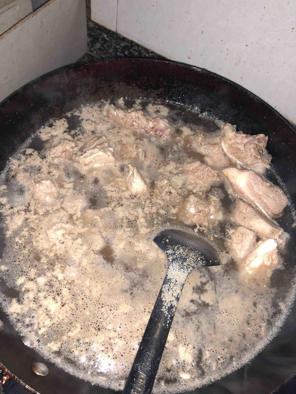 糖醋排骨的做法步骤：1