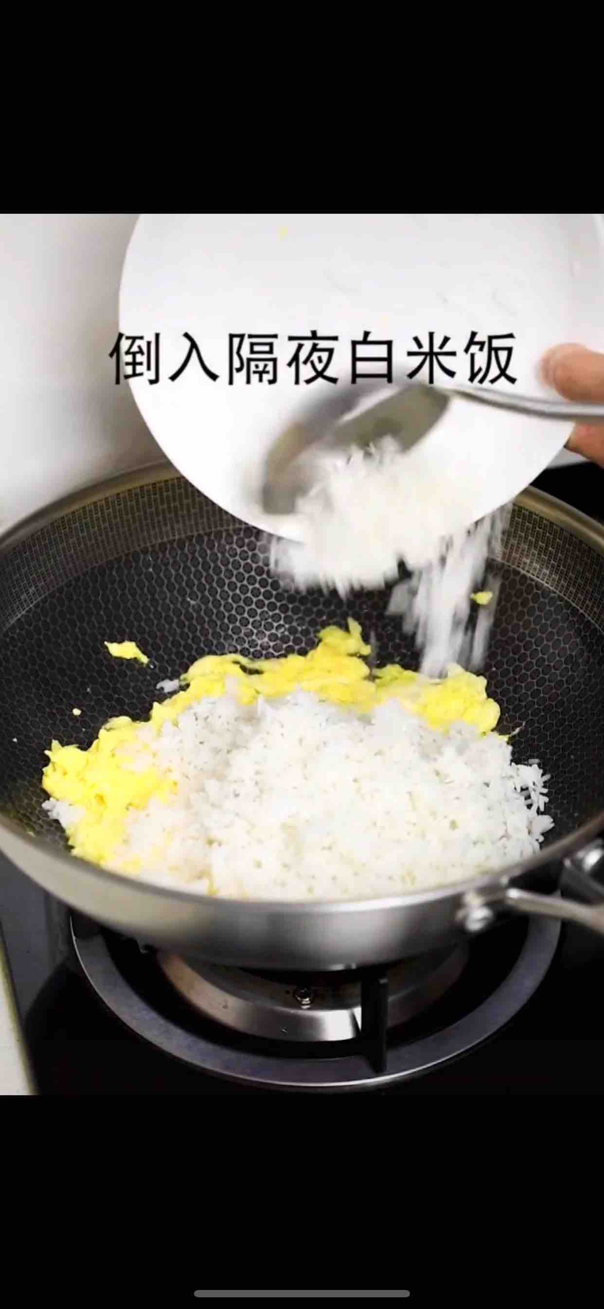 酱油炒饭的做法步骤：3