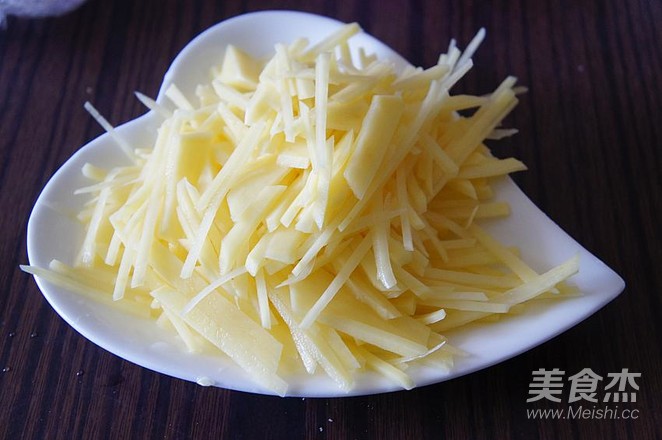 土豆丝炒白菜的做法步骤：1