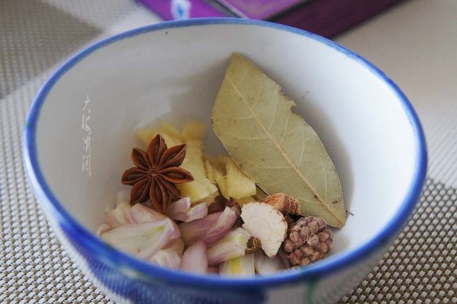 小鸡炖蘑菇的做法步骤:3