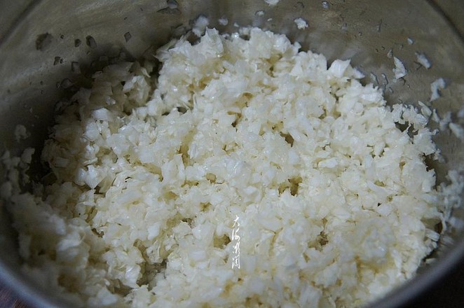 白菜香菇素馅水煎饺的做法步骤:4