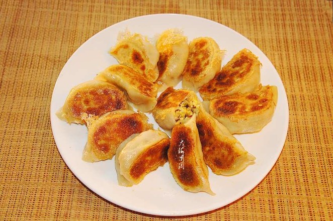 白菜香菇素馅水煎饺的做法步骤:12