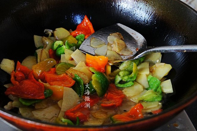 青椒炒土豆片的做法步骤:6