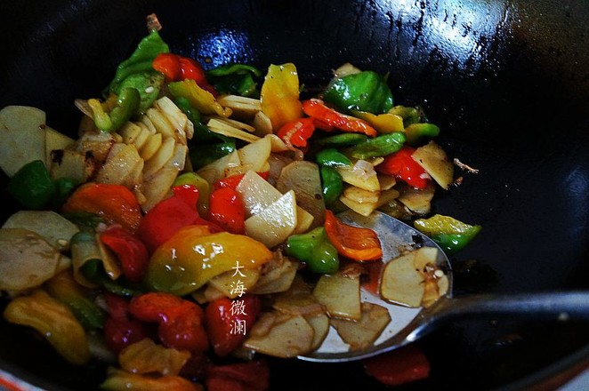 青椒炒土豆片的做法步骤:7
