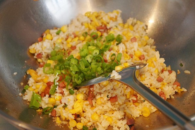 黑椒牛肉肠炒饭的做法步骤:6