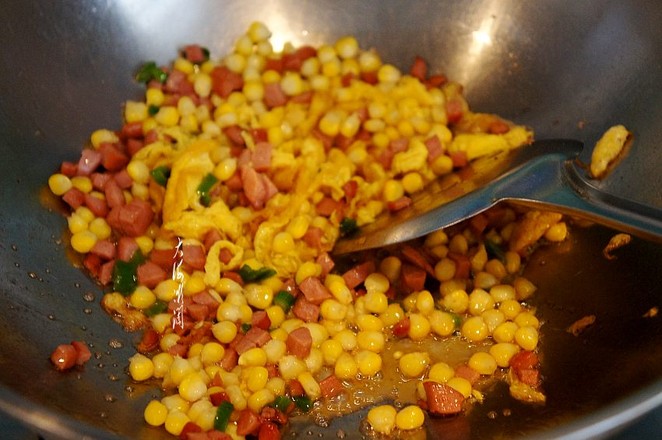 黑椒牛肉肠炒饭的做法步骤:4