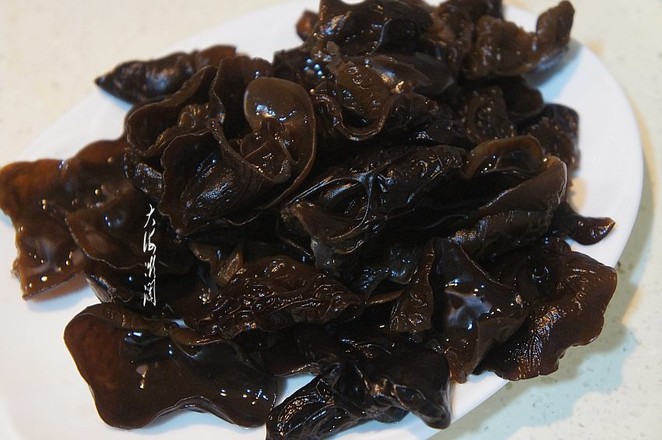 木耳爆炒小白菜的做法步骤：2