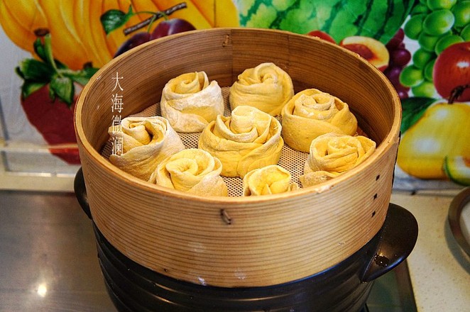 南瓜发面花卷的做法步骤:8