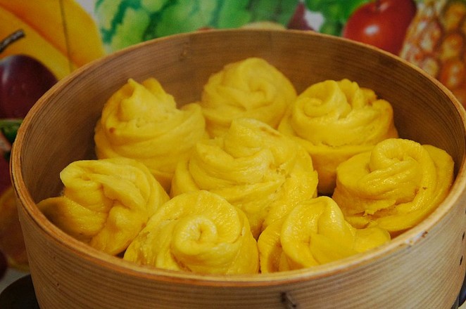 南瓜发面花卷的做法步骤:9