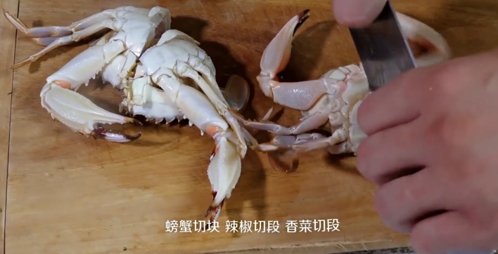 麻辣螃蟹的做法步骤：1