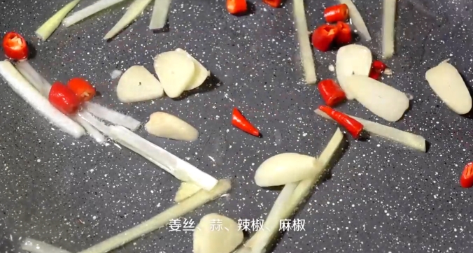 麻辣螃蟹的做法步骤:2