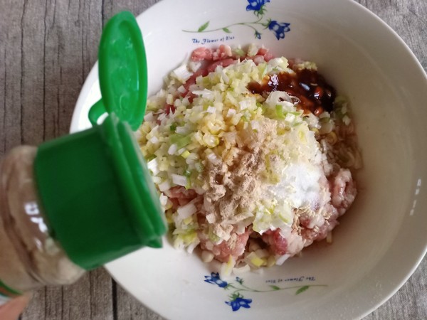 西葫芦肉馅包子的做法步骤:6
