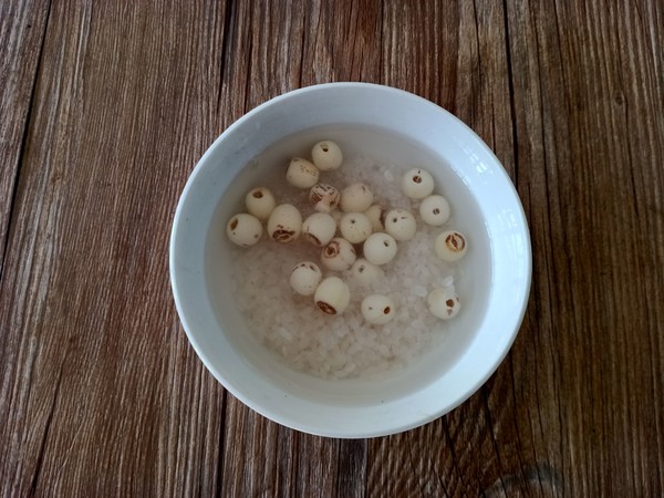 黑米红豆莲子粥的做法步骤:4