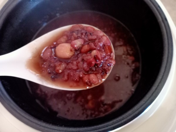 黑米红豆莲子粥的做法步骤:11