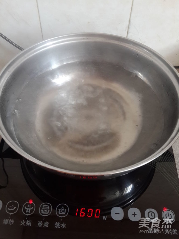 筒骨莲藕汤的做法步骤:2