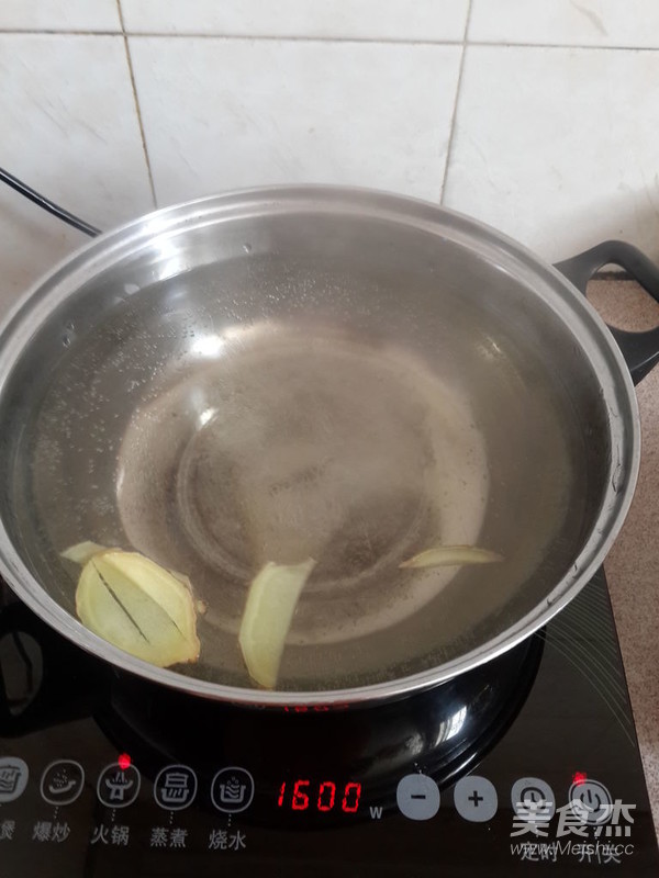 筒骨莲藕汤的做法步骤:5