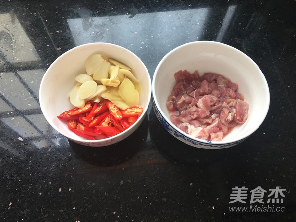 豆角炒肉的做法步骤：2