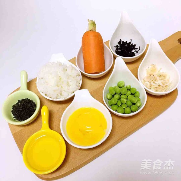 宝宝辅食  黄金炒饭  裙带菜汤的做法步骤：1