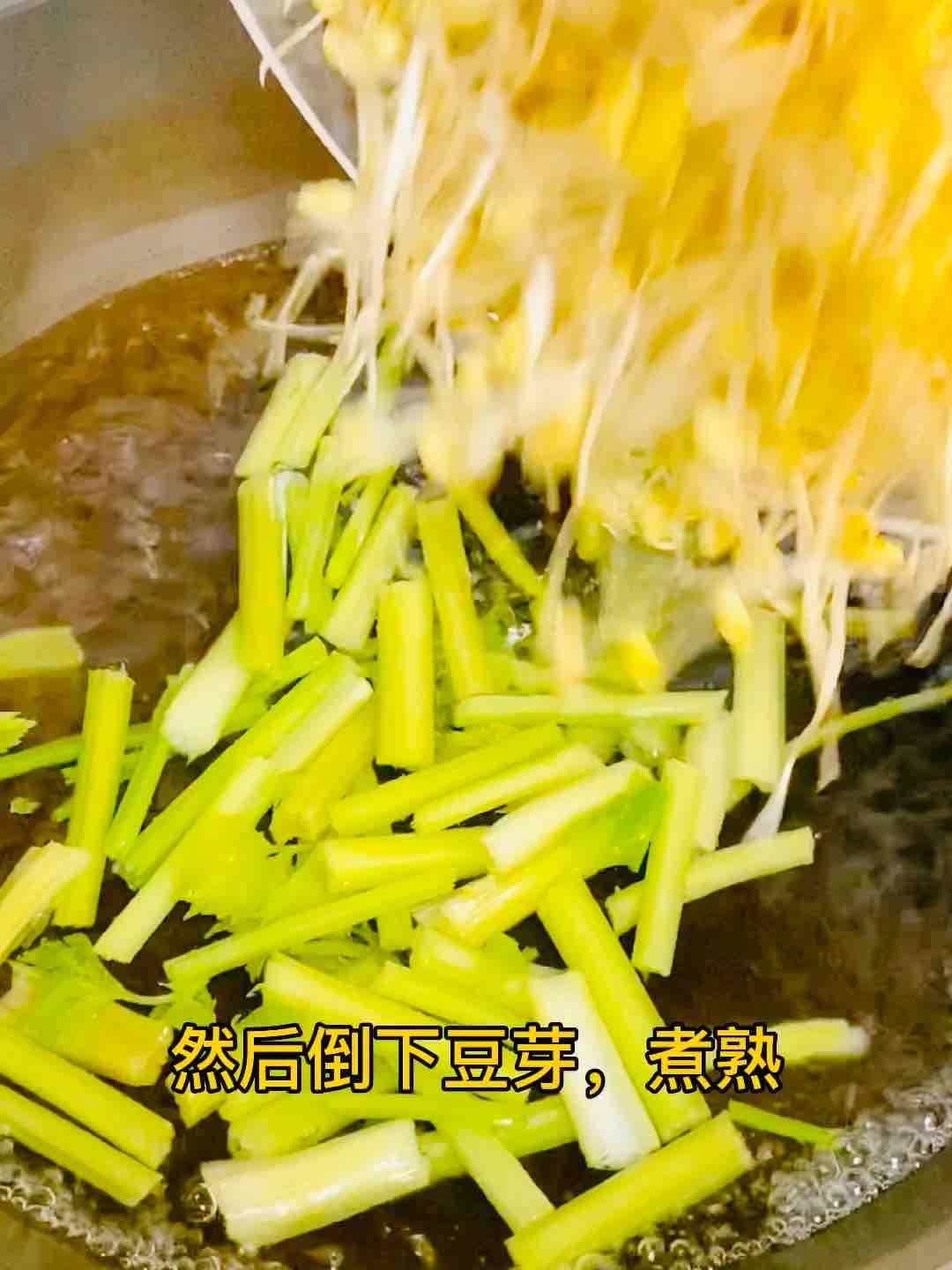 凉拌脆爽豆芽和芹菜的做法步骤：2