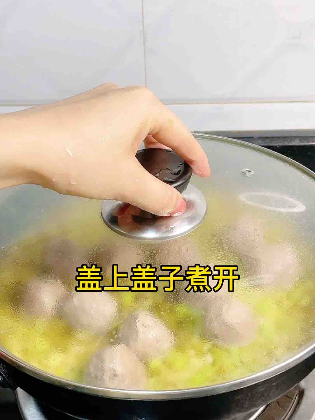 芹菜牛肉丸子汤，Q弹又清香，搭上馅饼，的做法步骤：8