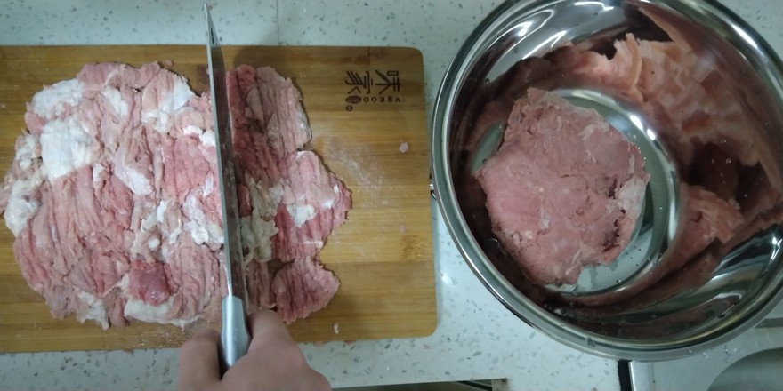 牛肉白菜饺子馅的做法步骤：1