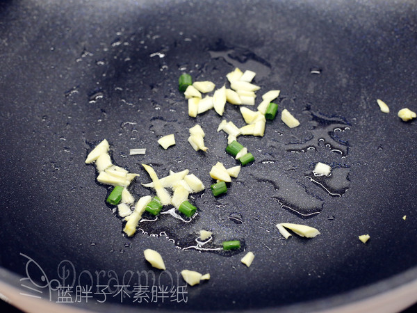 深夜食堂之虾仁炒面的做法步骤:5