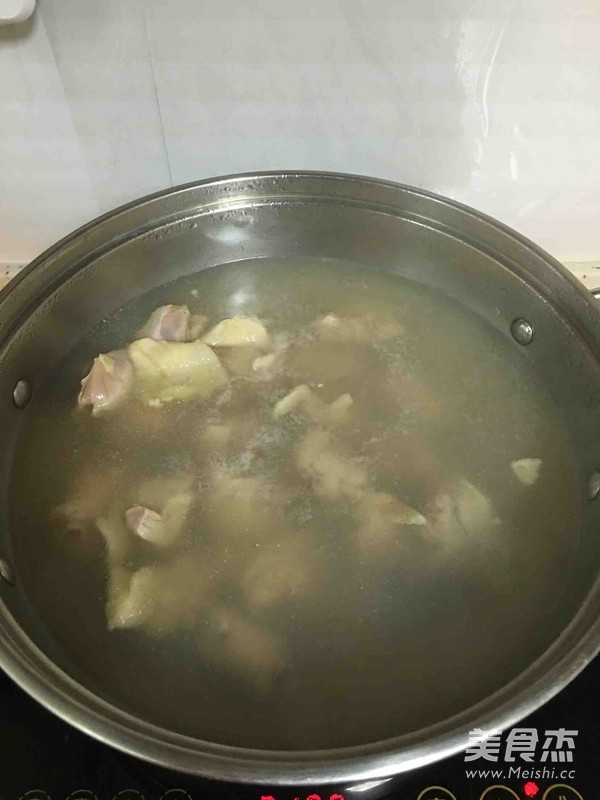 土豆烧鸡块的做法步骤:2